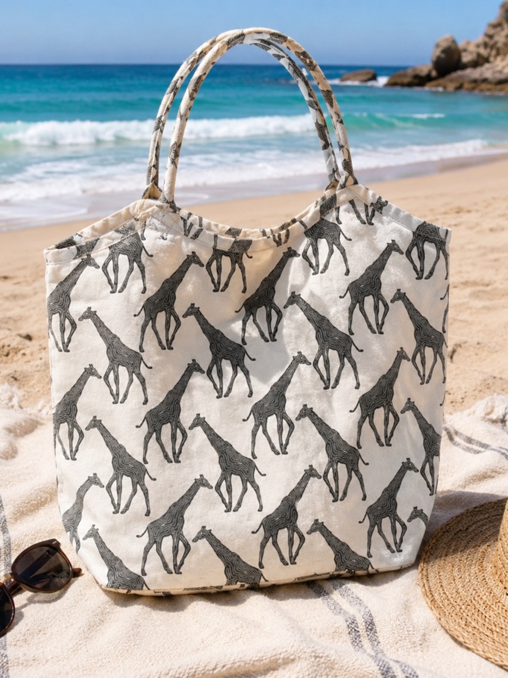 Giraffe Bucket Bag ~ NEW with Tags ~ Adorable & Oversized ♡ ⸝⸝🦒 ༘